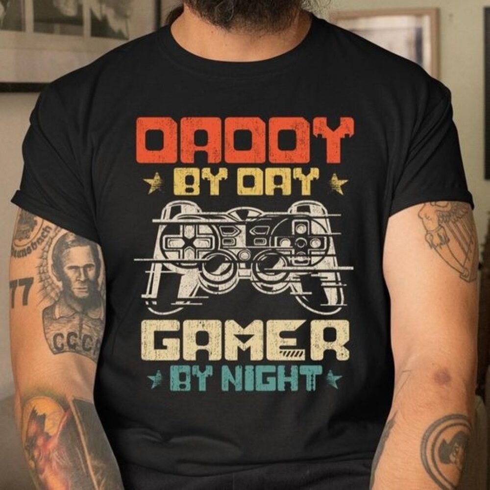 Daddy By Day Gamer By Night Funny Vintage Gaming T-Shirt